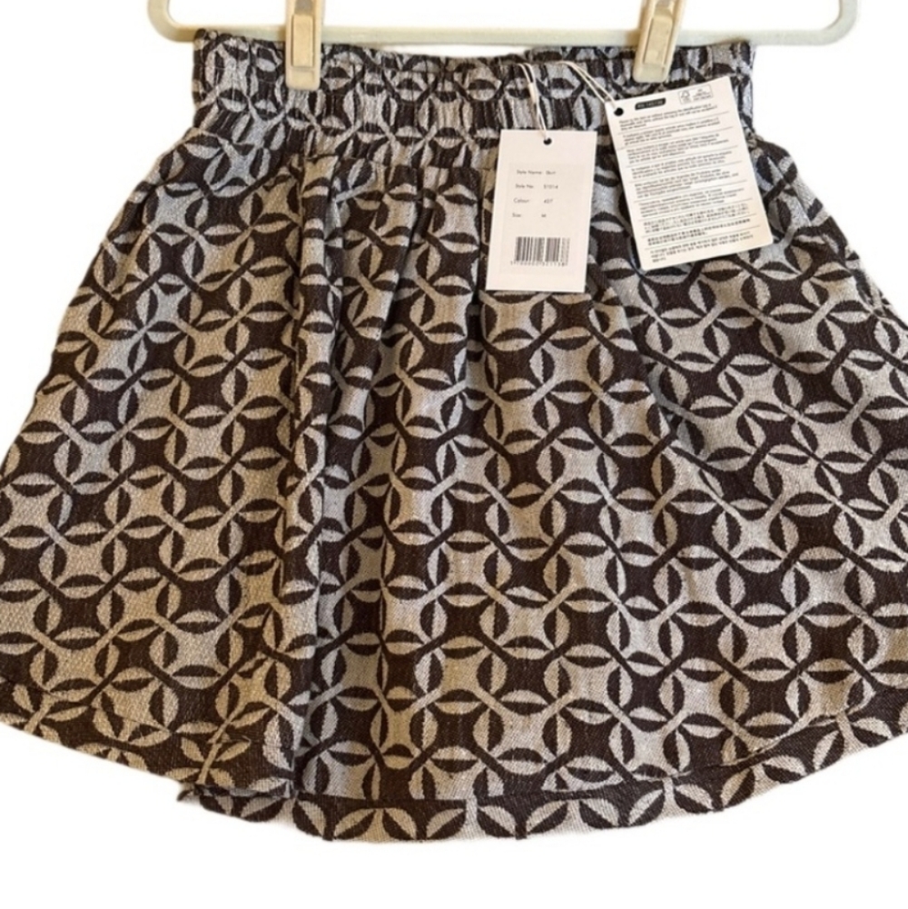 Stylish Black and White Patterned Skirt - Picture 1 of 1